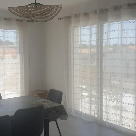 Дом отдыха La Perseide - Maison Neuve 900 M