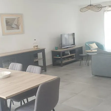 La Perseide - Maison Neuve 900 M *