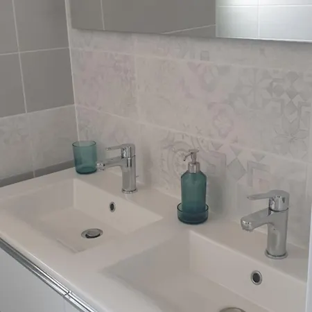 度假居 La Perseide - Maison Neuve 900 M *